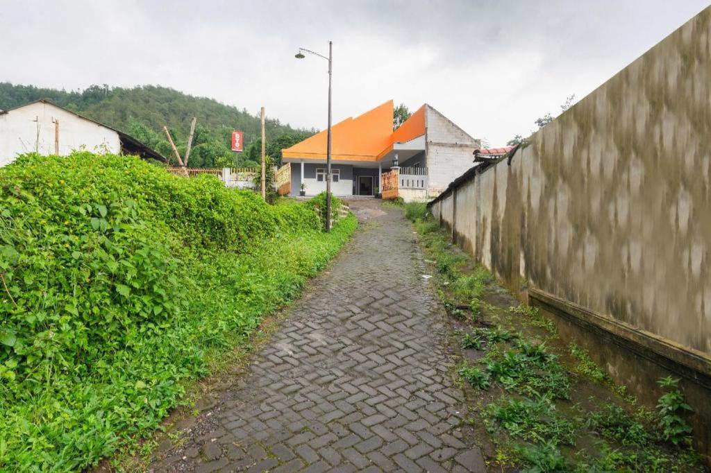 Oyo 1966 Bromo Hill Hotel Probolinggo Exterior photo